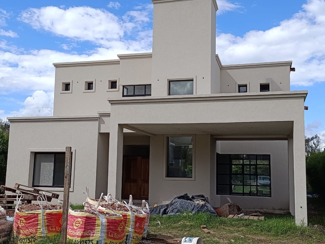 Frente blanco · Obra nueva, trabajo de GM Construcciones