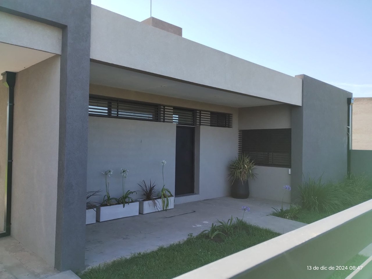 Casa de una planta con galería: galería y parque (terminada)